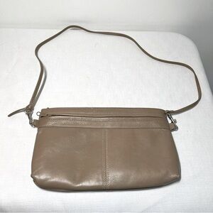 DEREK ALEXANDER Tan Leather Crossbody Bag Purse. Versatile. Simple